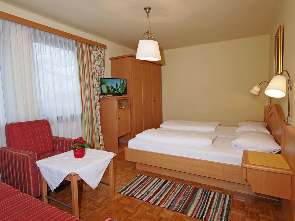 Gaestehaus Lauterbacher Neumarkt am Wallersee Exterior foto